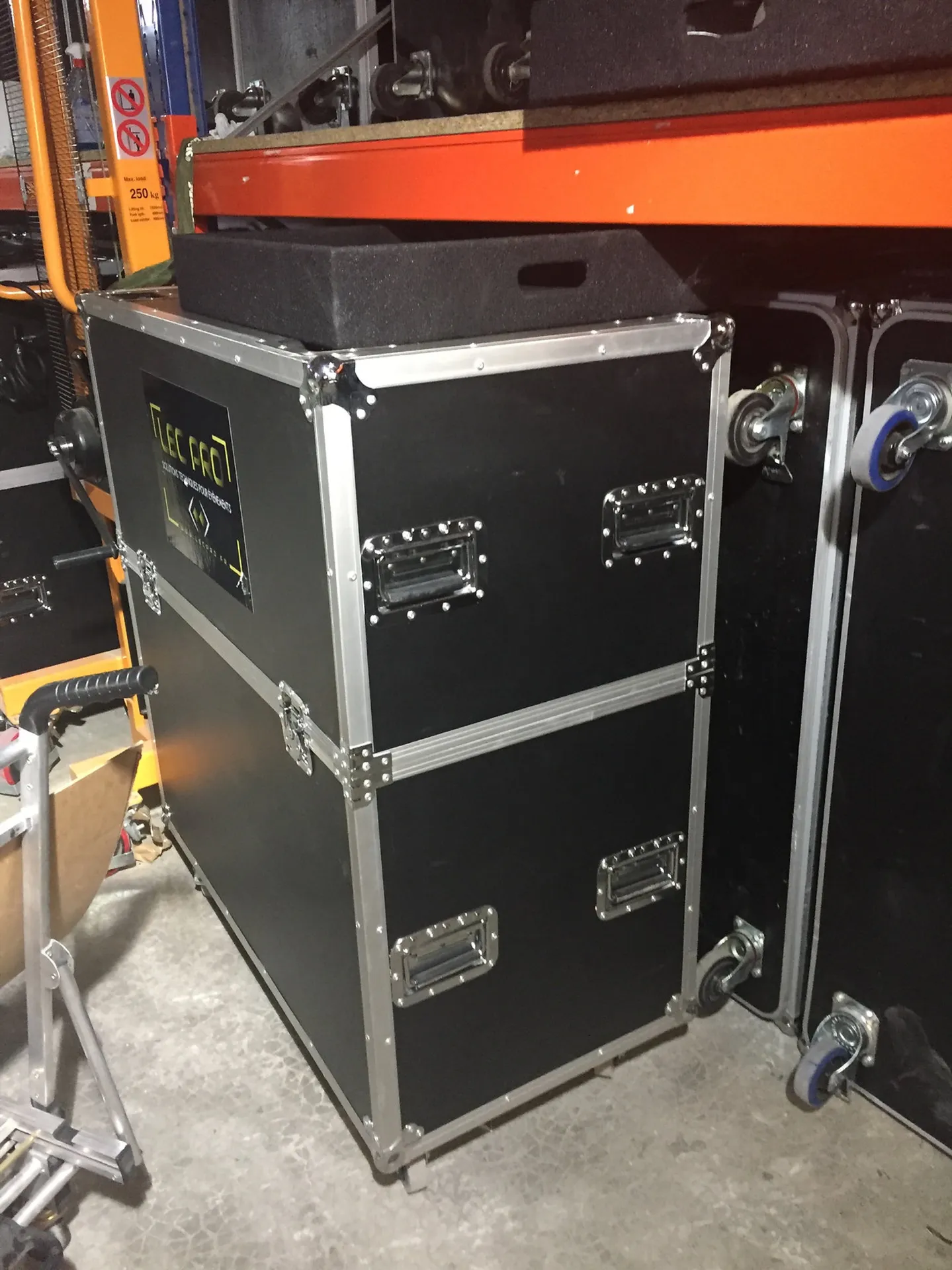 FLY CASE SUR ROULETTES HAUT