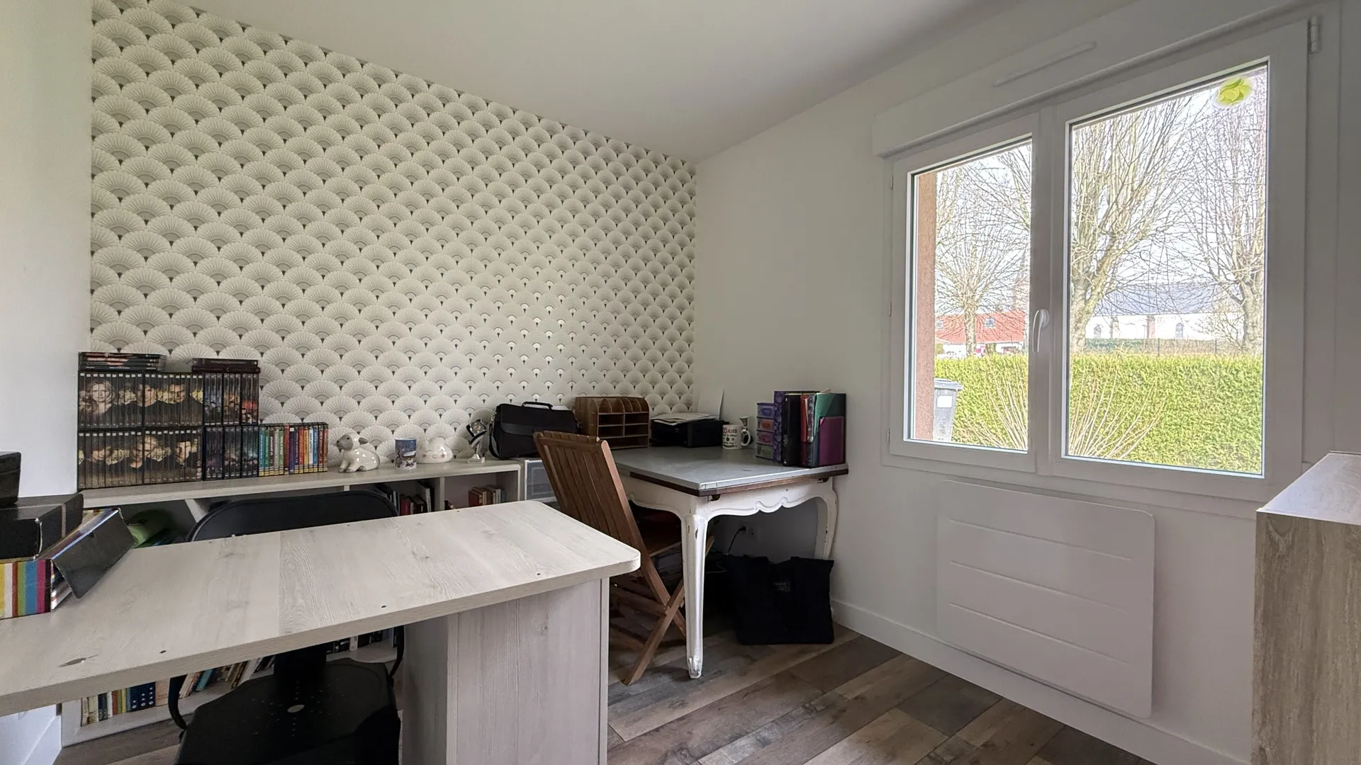 Ce niveau comprend également une suite parentale et un bureau, un véritable atout pour une maison familiale à vendre en Seine-Maritime.