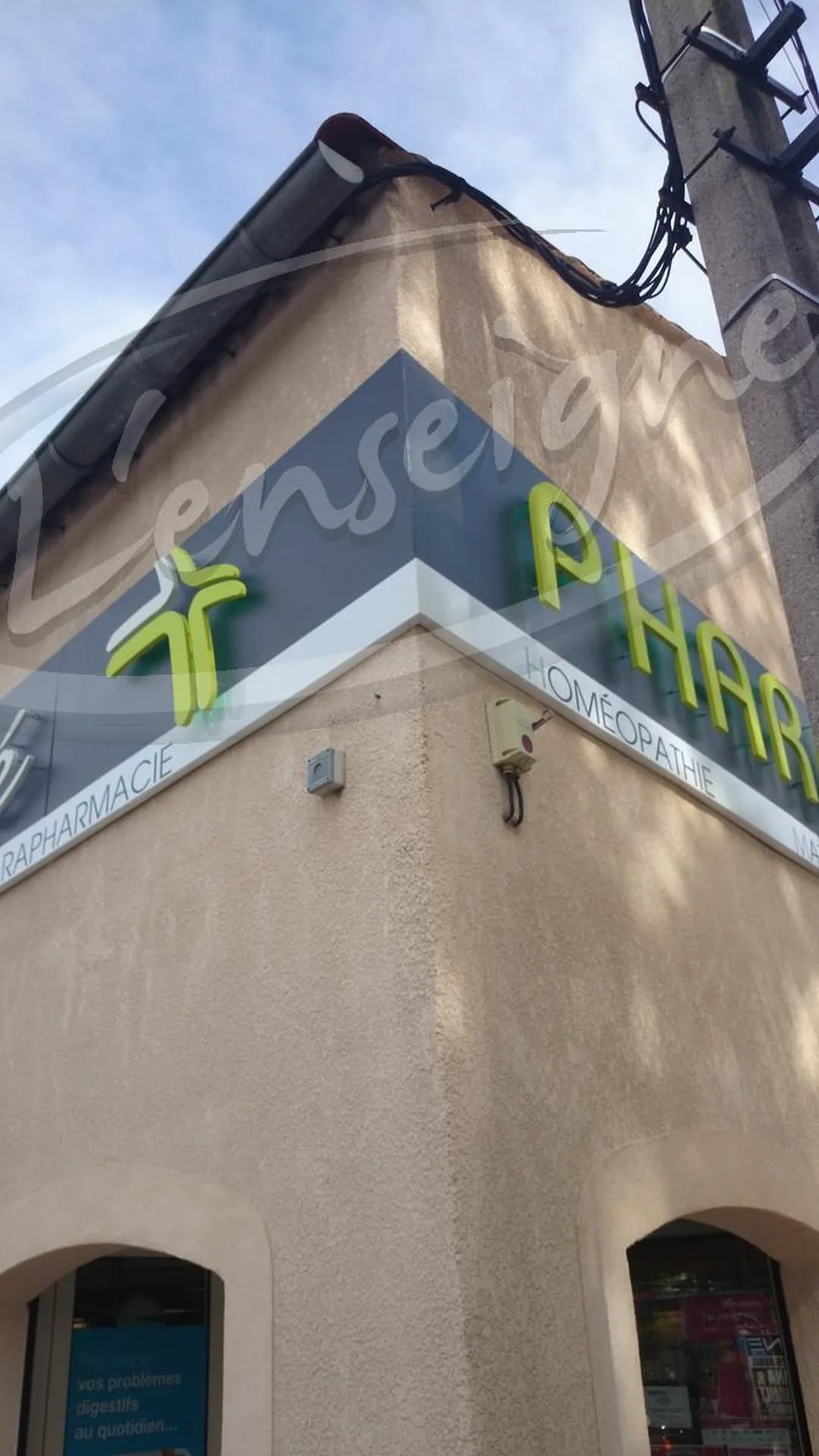enseigne de pharmacie senas