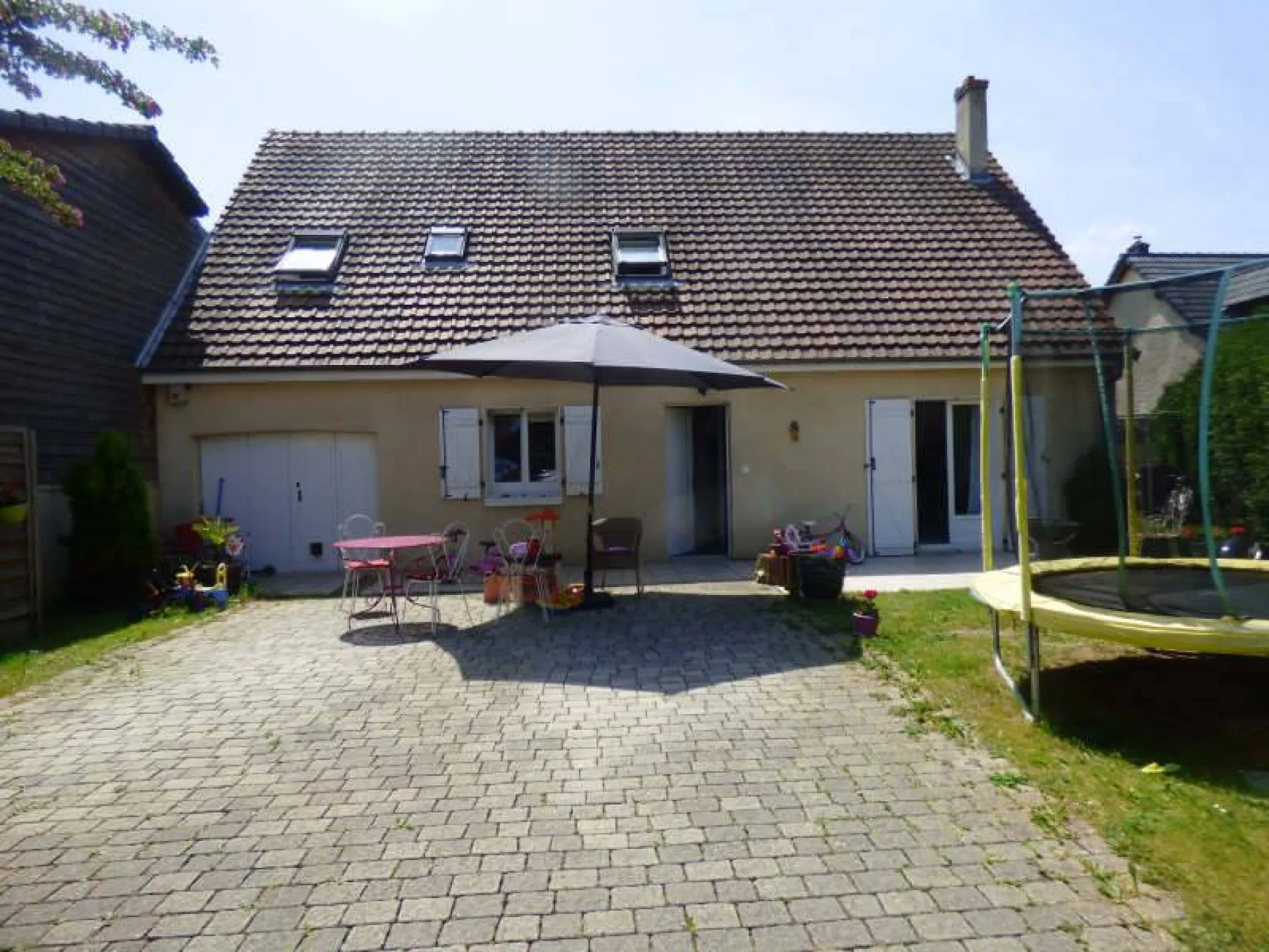 A acheter pavillon de 121 m² édifié sur un terrain de 370 m² sur la commune de CAUDEBEC LES ELBEUF 76320