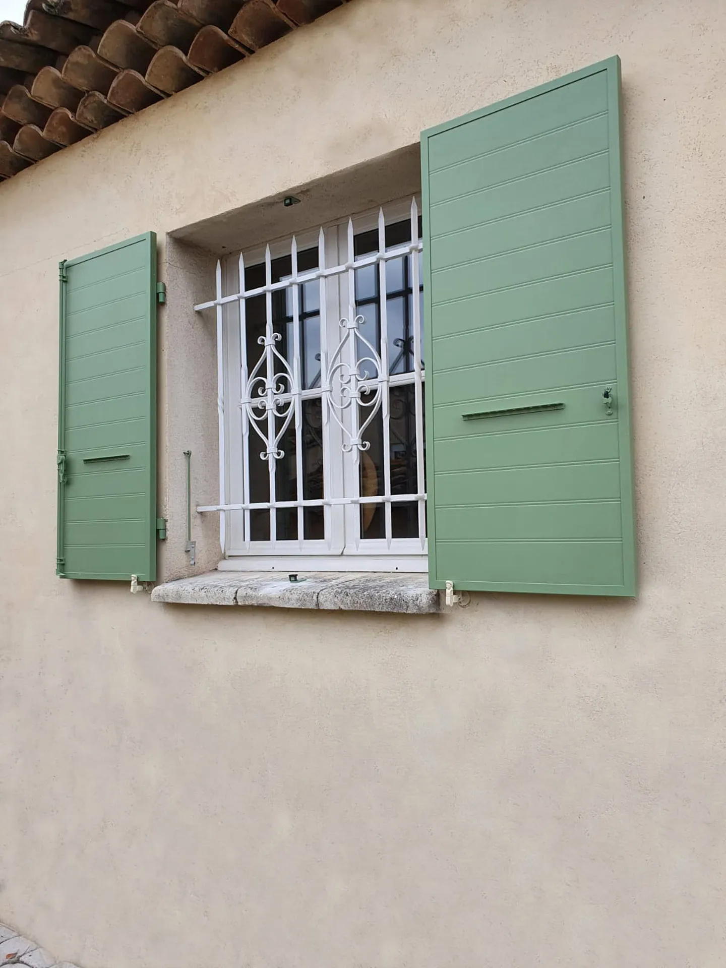 Volets battants sur-mesure, en Aluminium, installés à Marignane