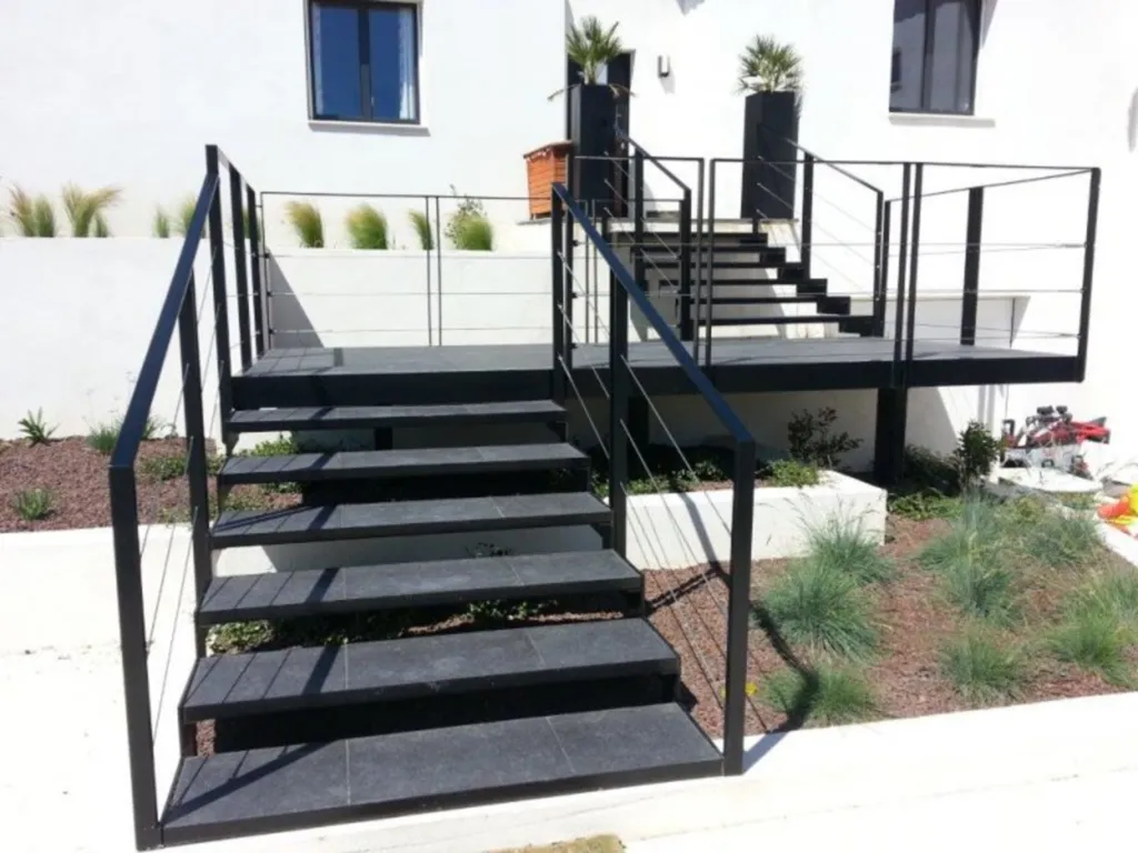 Thermolaquage d'un escalier en Acier réalisé à MIRAMAS par la STIM