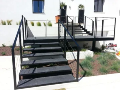 Thermolaquage d'un escalier en Acier réalisé à MIRAMAS par la STIM