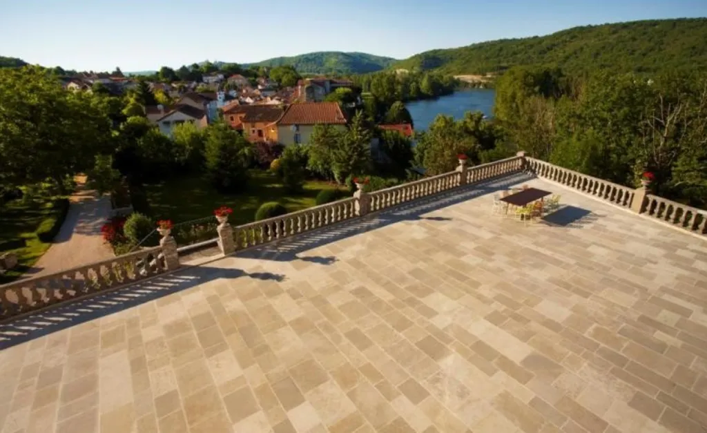 Dallage en pierre de Dordogne, livraison possible à Saint-Rémy-de-Provence