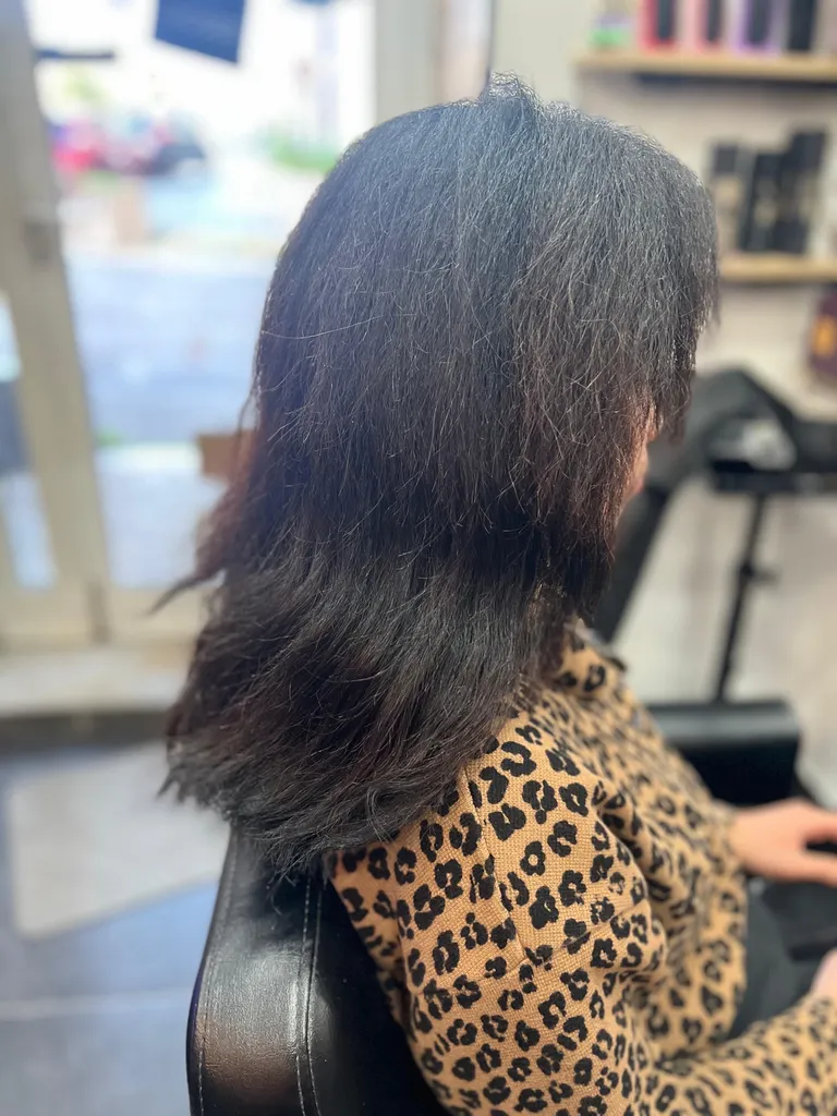 Sublimer vos cheveux bouclés avec une coupe à sec professionnelle à Salon-de-Provence et alentours