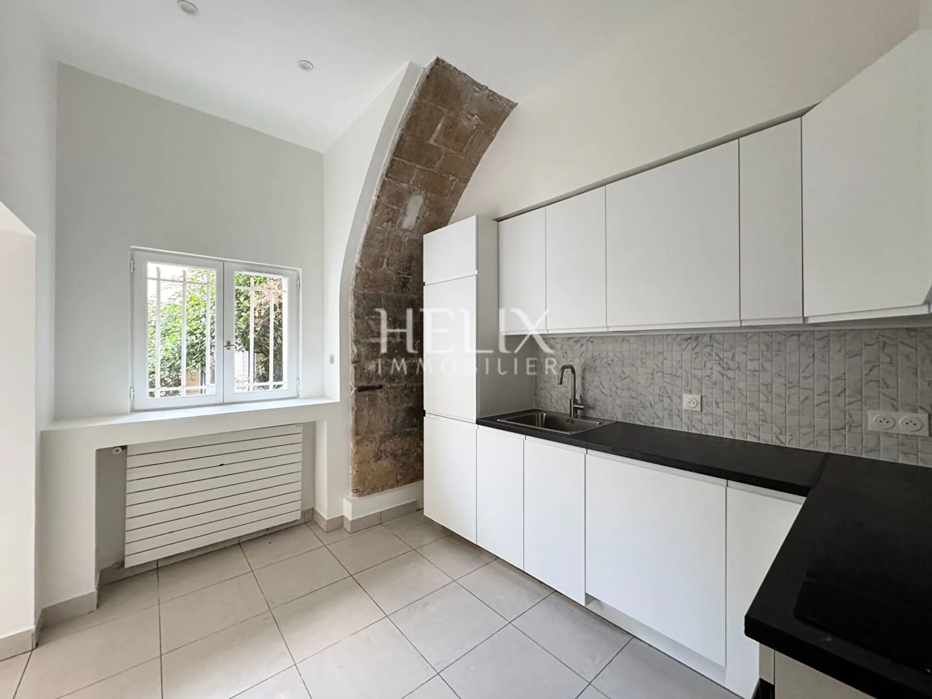 A vendre Le Pecq quartier Saint-Wandrille comme une maison pour ce joli appartement cinq pièces avec terrasses/jardin situé dans une petite copropriété à l'abris des regards.