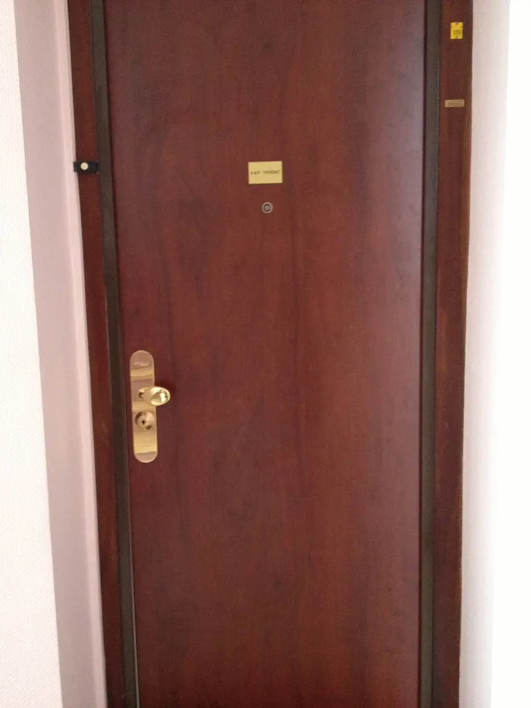 Porte dans copropriété les Floralies
