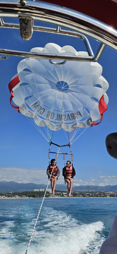 Voler en Duo en parachute ascensionnel à Six-Fours-les-plages près de Bandol