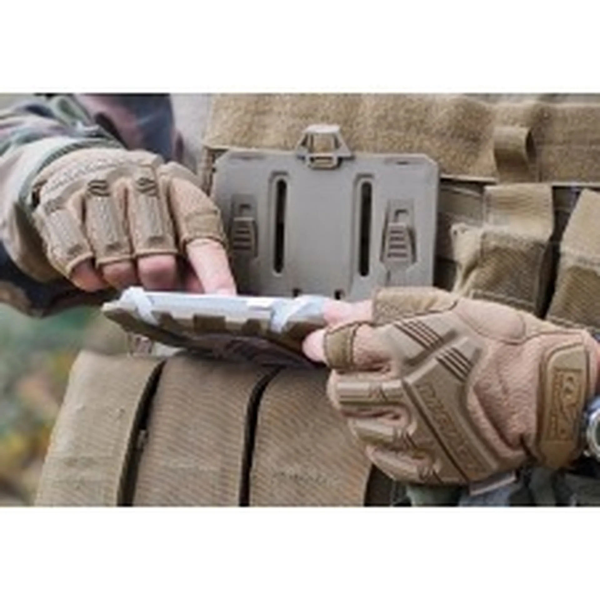 Pochettes et systèmes MOLLE militaires modulaires organisation équipement terrain France entière