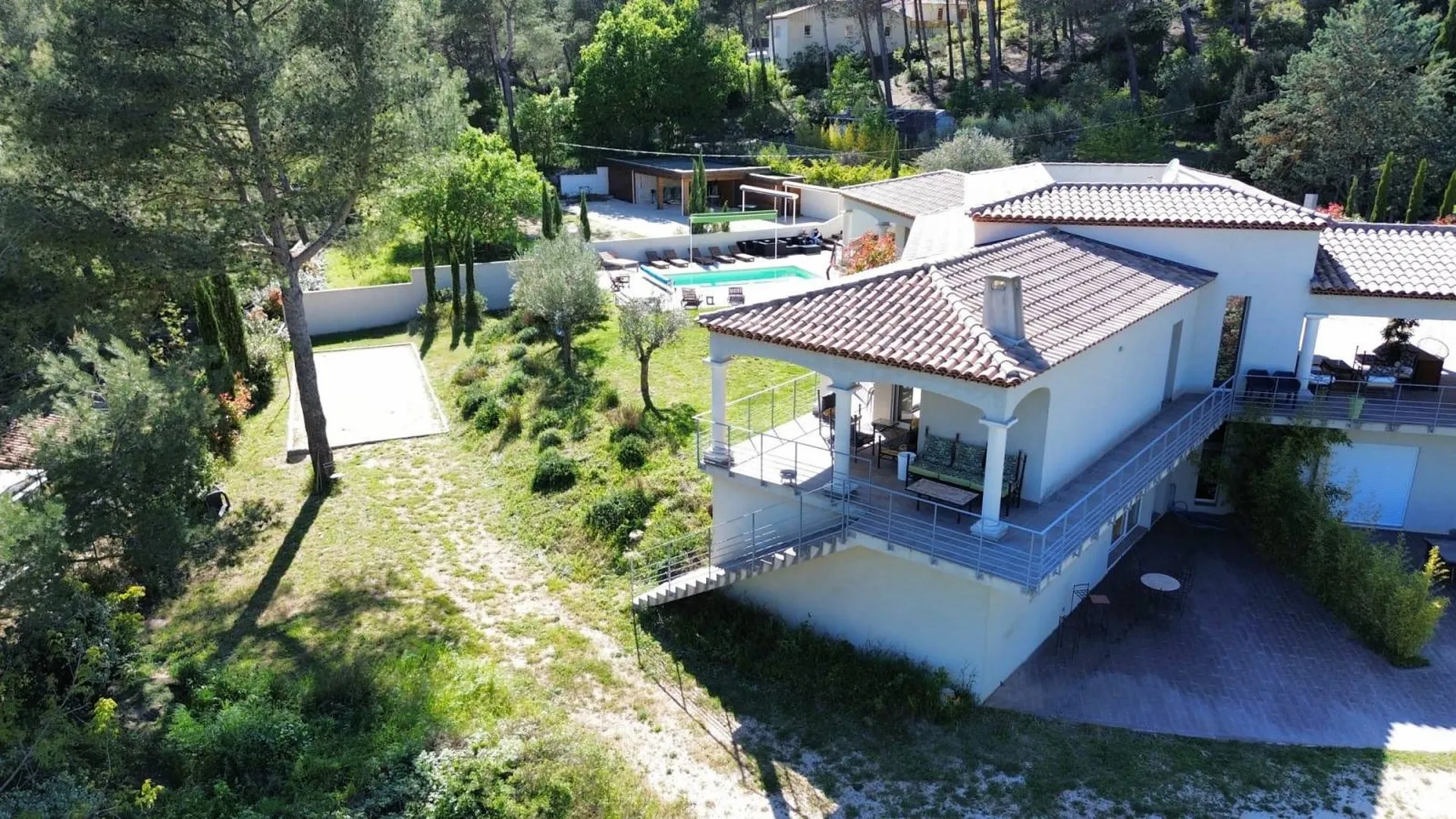 A vendre maison composée de 3 logements à La Bédoule