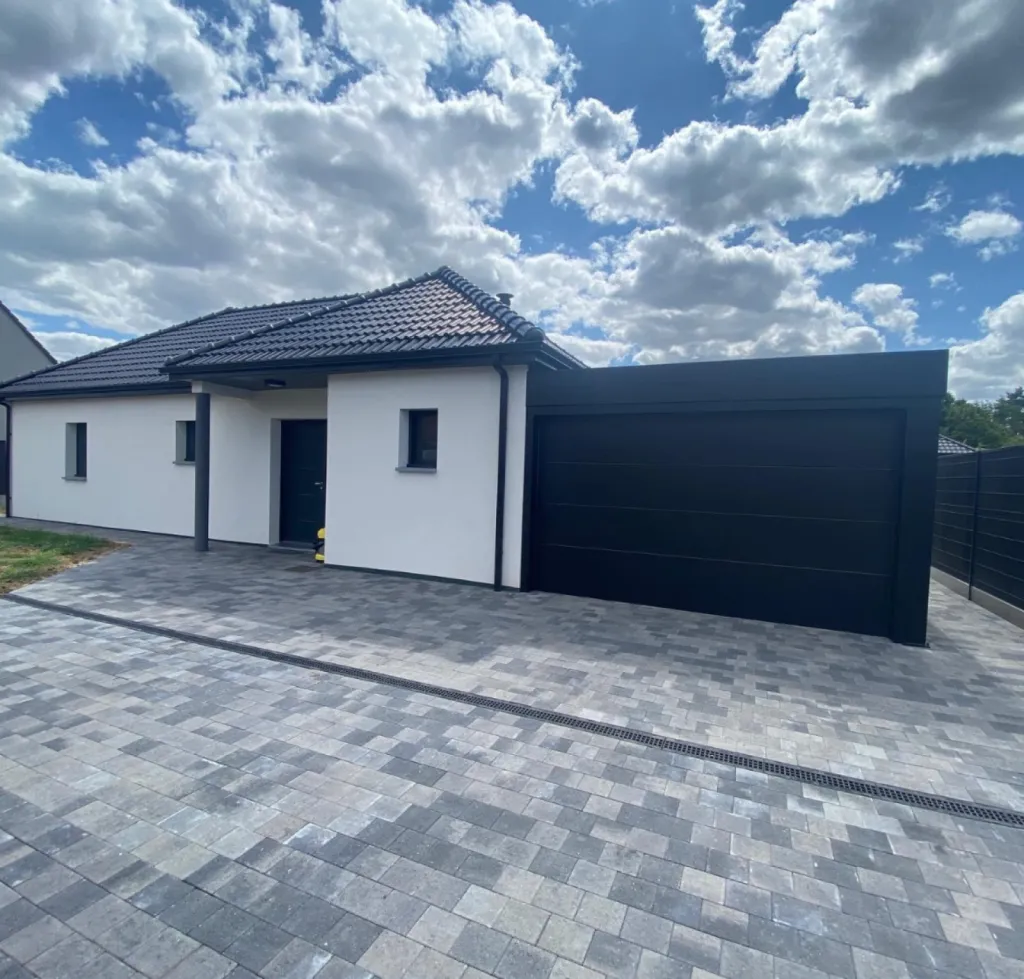 installation Carport et pool house aluminium avec possibilité de fermer les carports pour réaliser un garage  
Sur Le Havre 76 et ses alentours  
**DRM Rénovation**