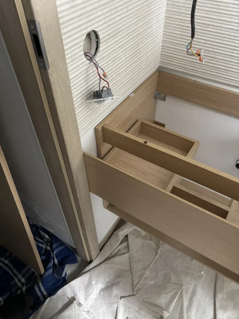 Installation d’un meuble double vasque lors de la rénovation complète d’une salle de bain à Lachassagne
