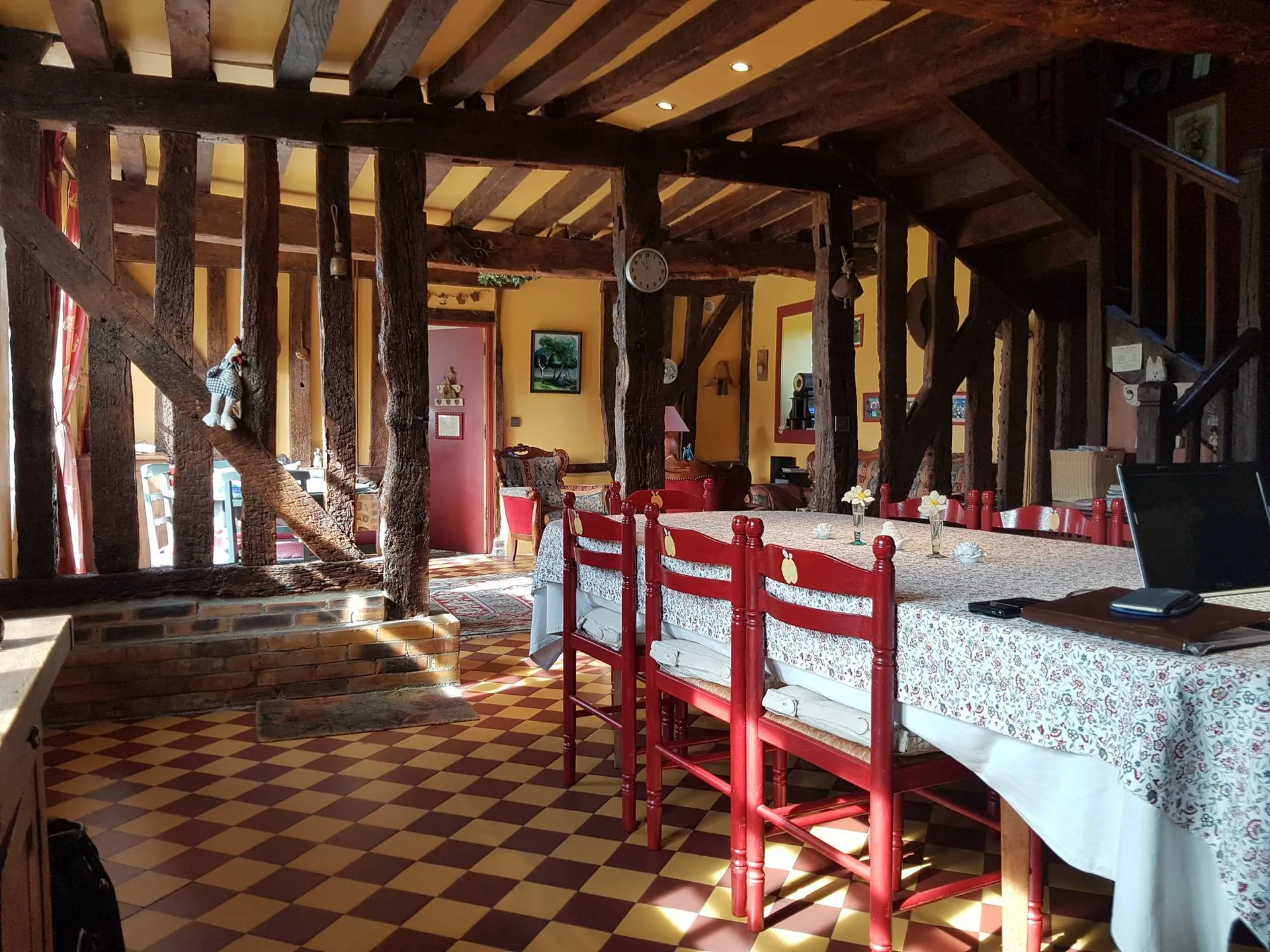 A découvrir maison en colombages sur terrain exposé sud