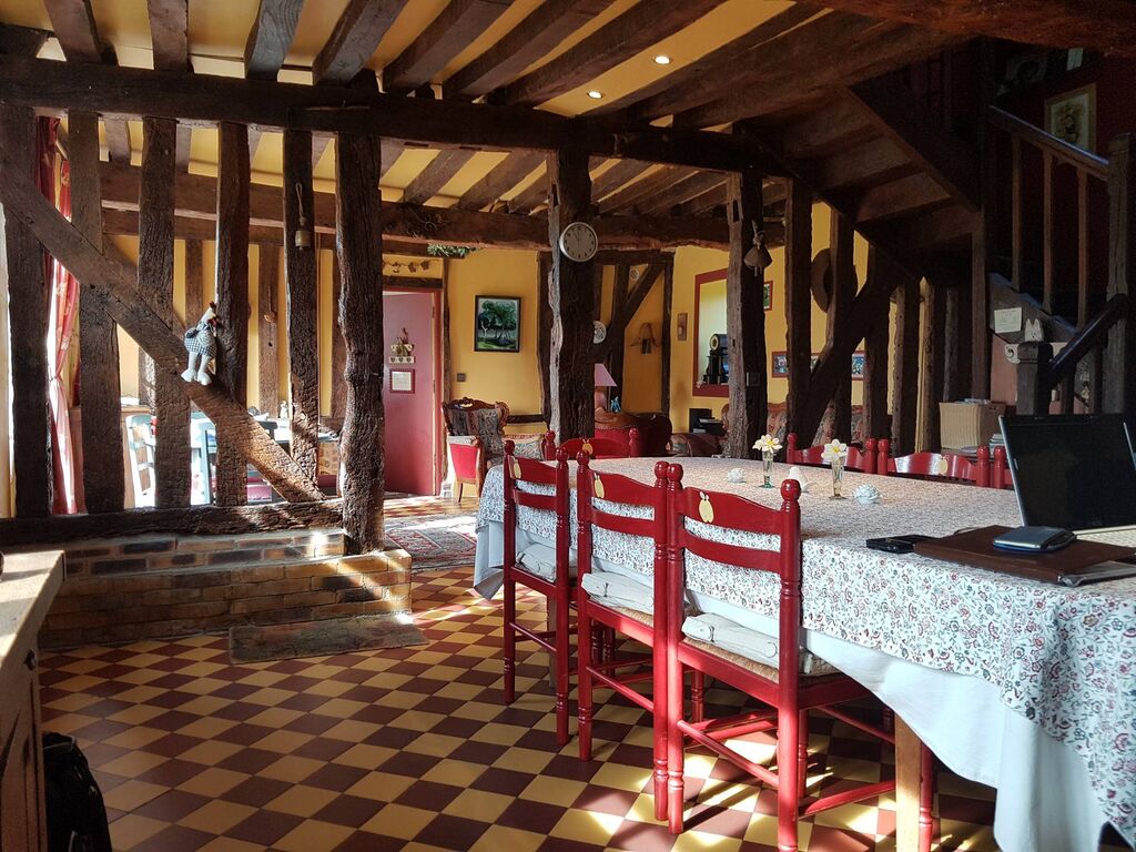 A découvrir maison en colombages sur terrain exposé sud