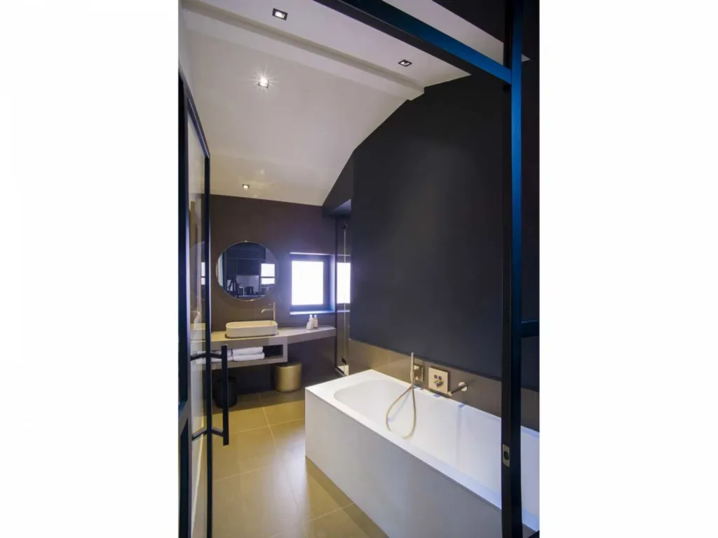 photographe d'architecture intérieure Mihotel La Tour Rose salle de bain baignoire spa
