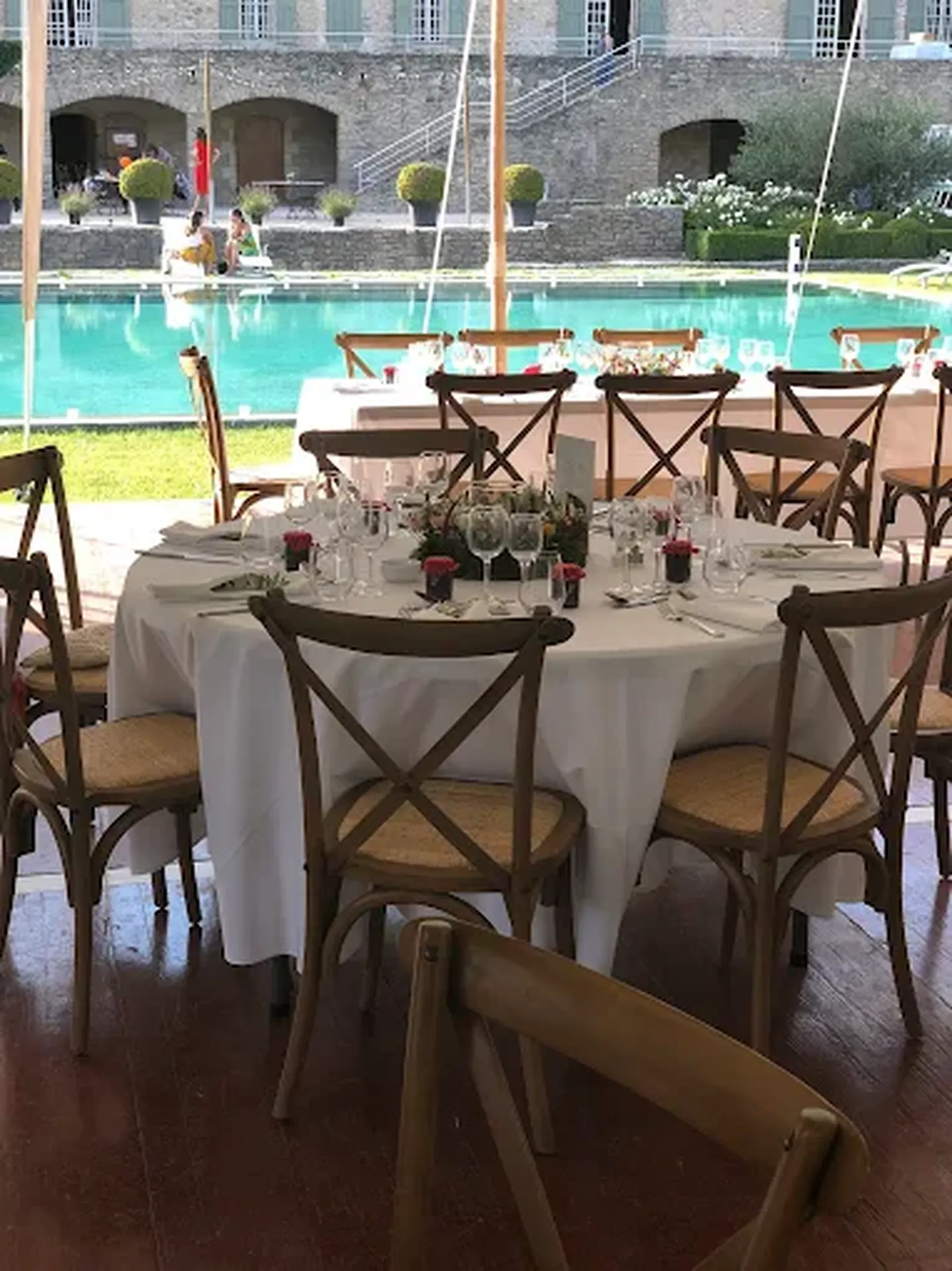 Location salle de réception bohème non loin de Lourmarin 84160 et de Pertuis : décor provençal, brunch dimanche mariage