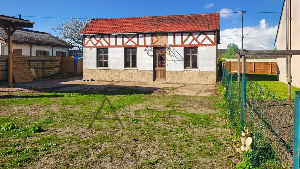 A vendre maison de 68 m² à rénover entièrement. Commune LES DAMPS 27340