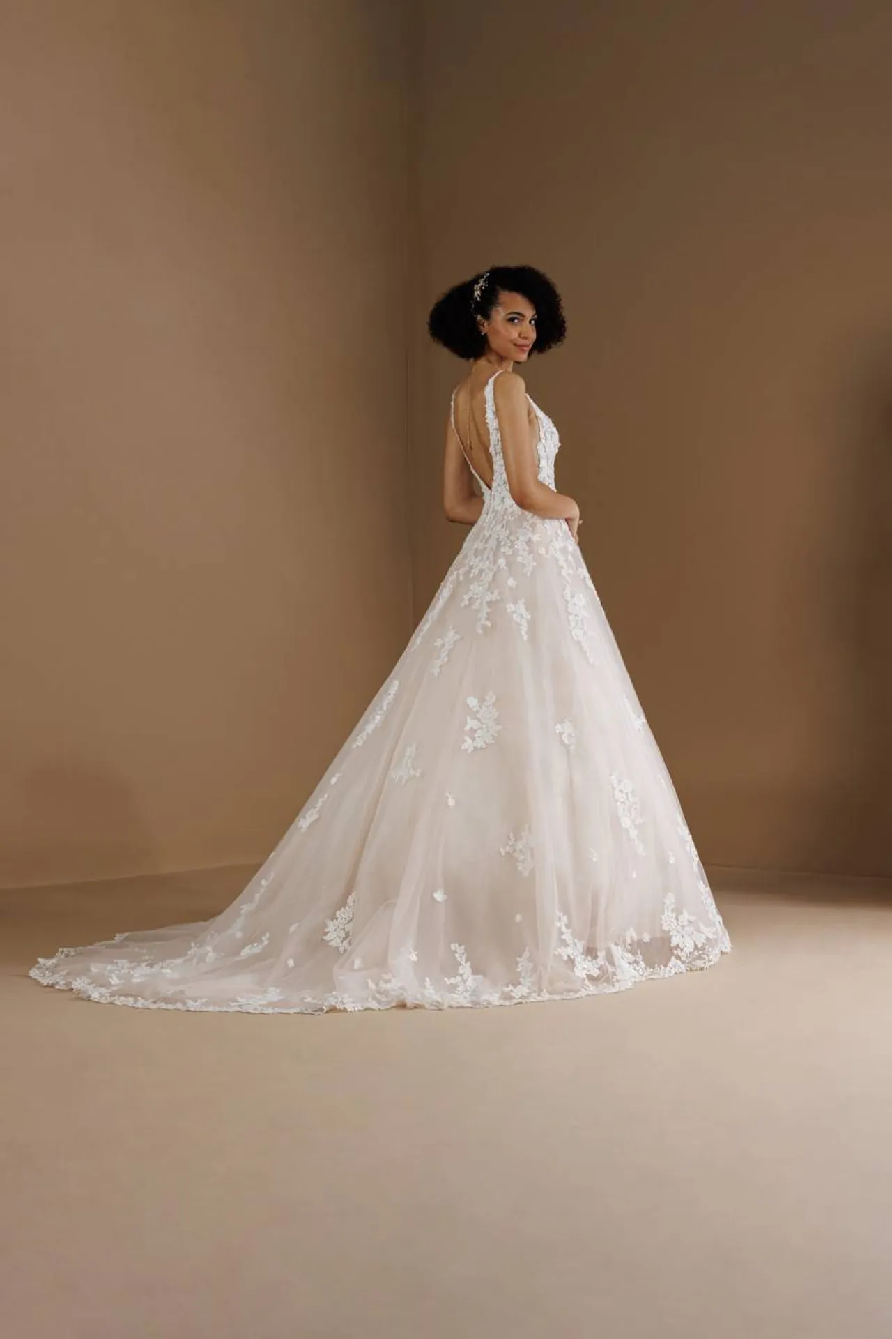 robe de mariée décolleté dos proche Saint Tropez