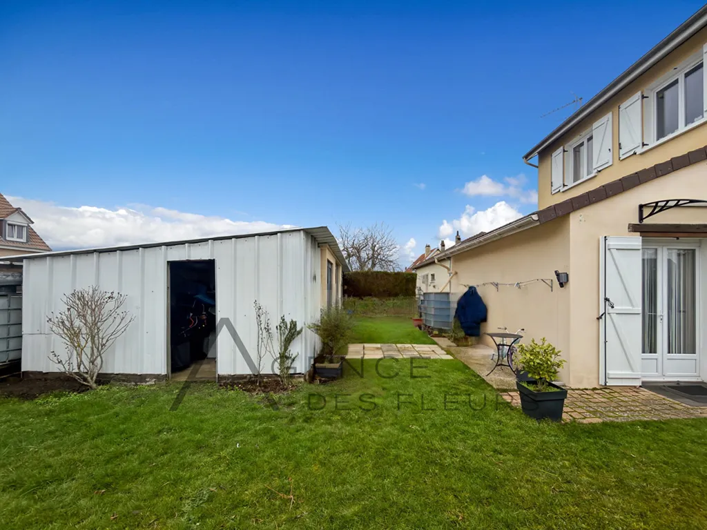 A acheter maison de 82m² édifiée sur un terrain de 573 m² sur la commune de SAINT PIERRE LES ELBEUF 76320