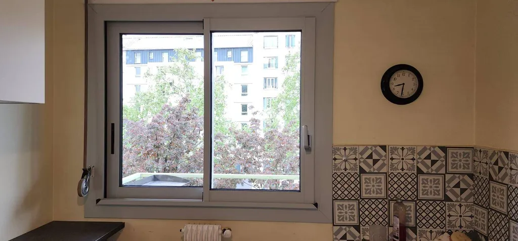 Installation de baies vitrées coulissantes acoustiques à Écully