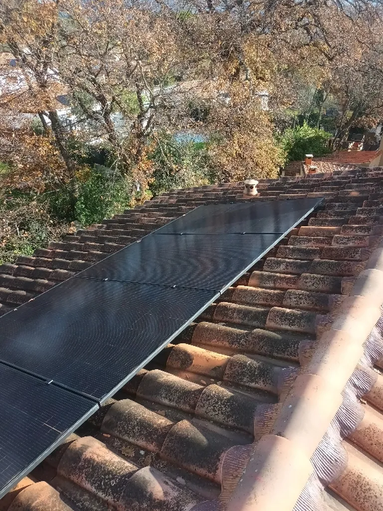 Provence Energie Solaire Services vous propose des suivis d'entretien pour une meilleure production solaire 