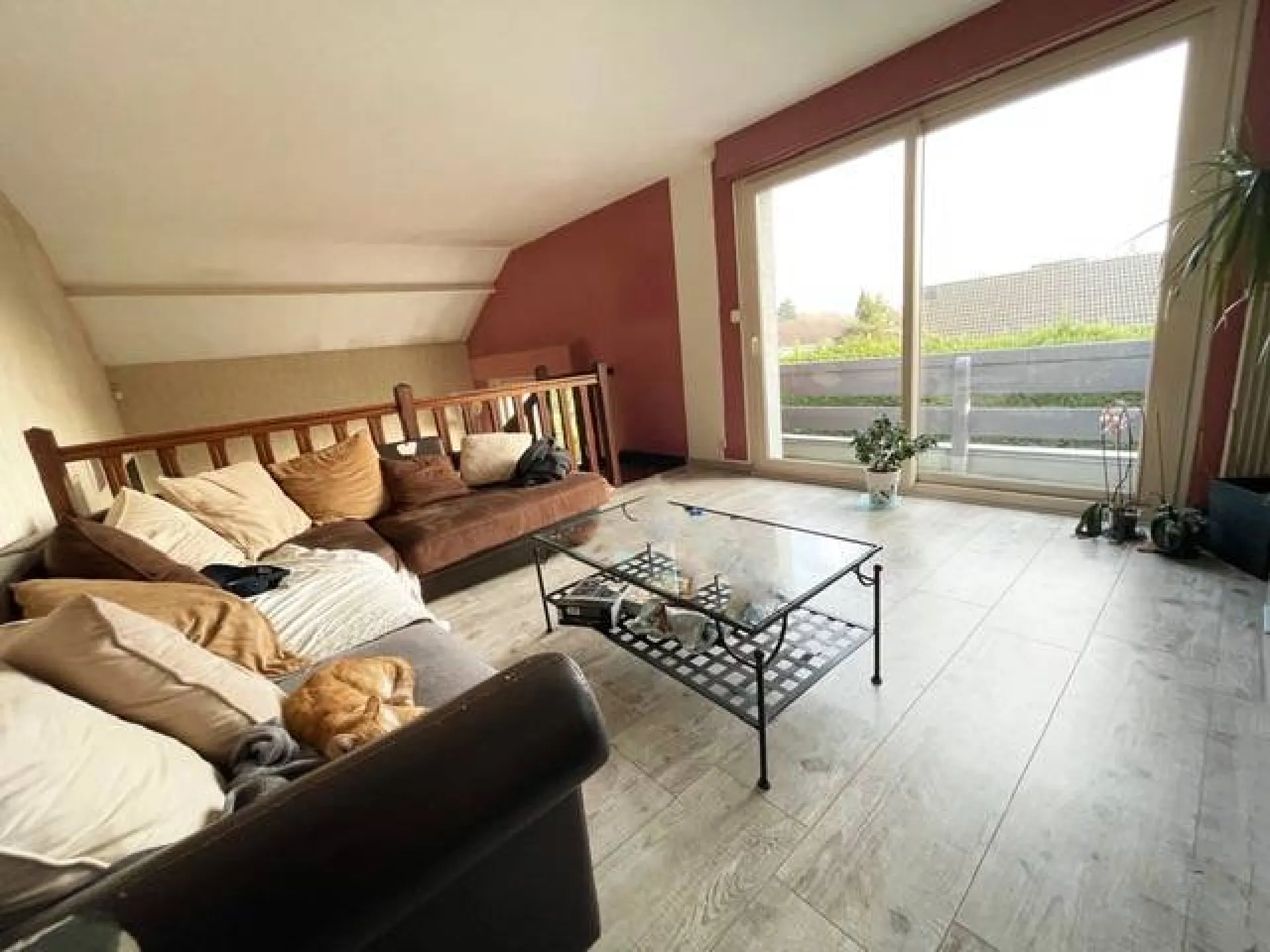 Pavillon contemporain sur 700 m2 entièrement clos il sera vous séduire par ses volumes