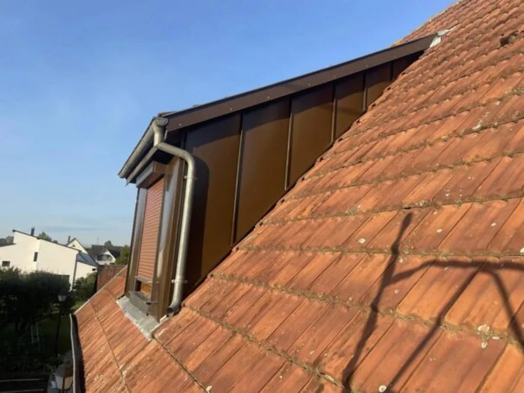 Couvreur à Weitbruch : Expert en Rénovation de Toiture, Habillage Chien Assis Joint Debout et Zinguerie dans le Bas-Rhin