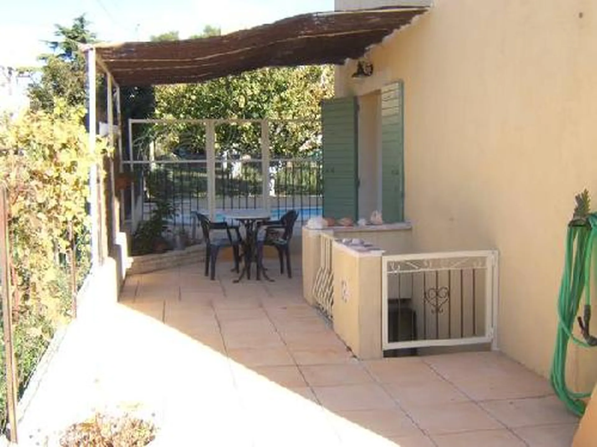 Vente appartement Roquefort La Bédoule en rez de jardin avec piscine