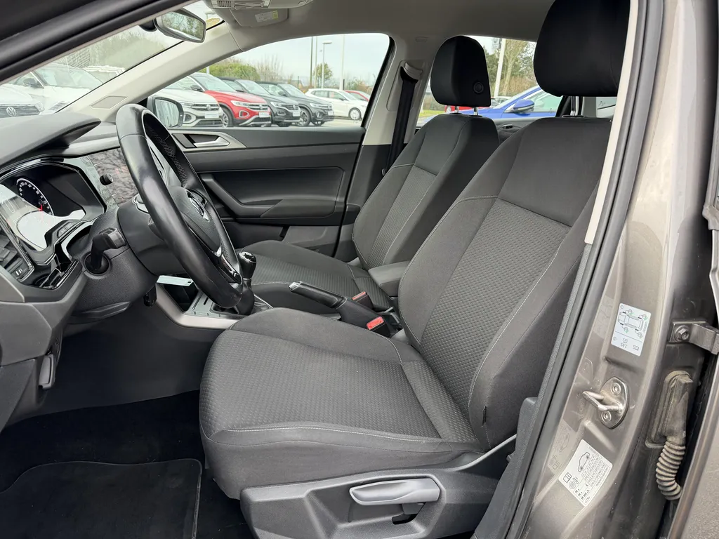 Achat Volkswagen Polo occasion Le Havre : moteur Diesel 95 ch, finition Business, révisée chez Caudebec Automobiles Normandie