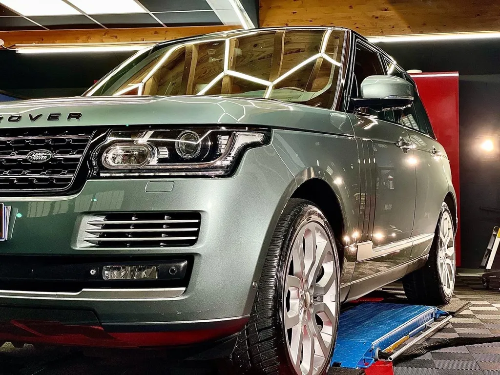 Protection rénovation carrosserie traitement céramique Range Rover autobiography