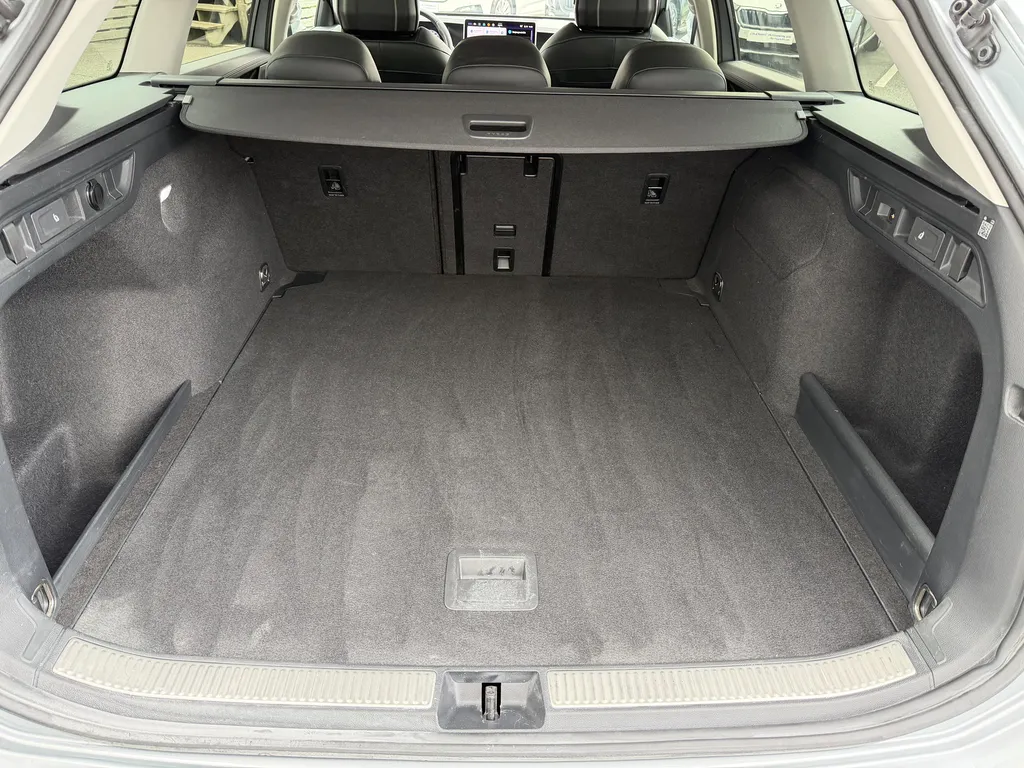 Volkswagen Passat d'occasion à vendre près du Havre : découvrez ce break diesel automatique chez Caudebec Automobiles