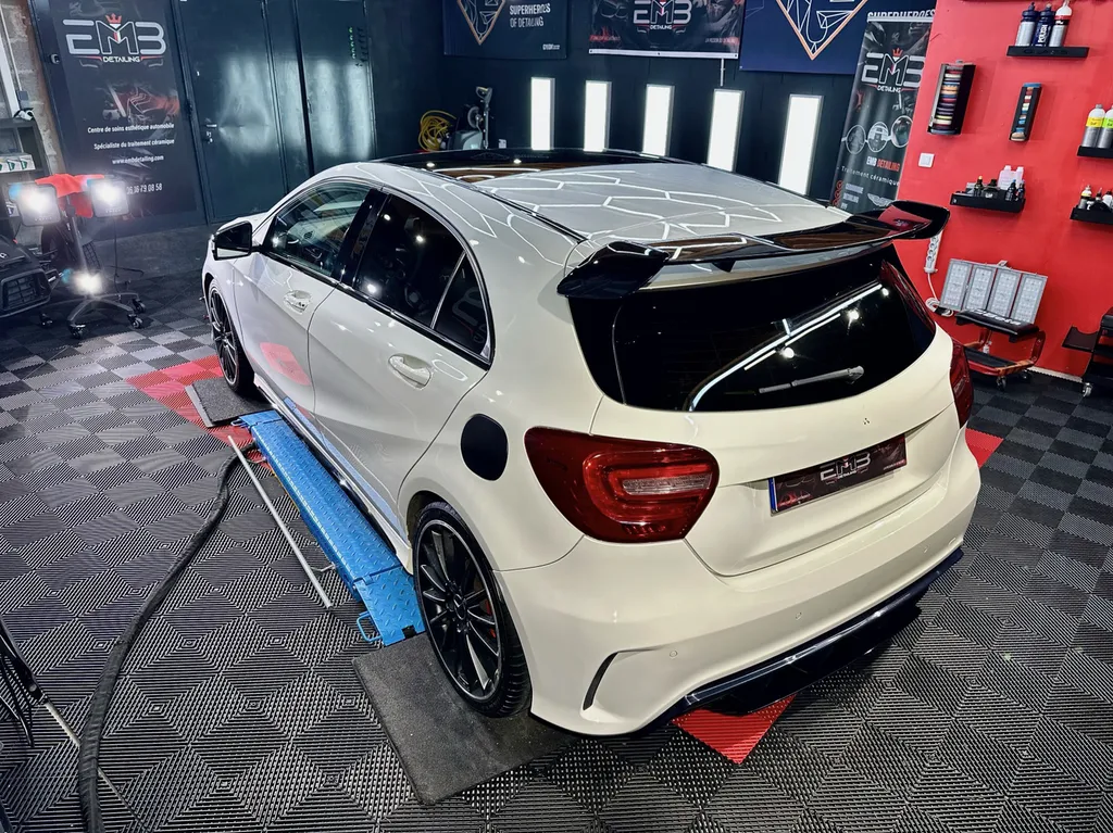 Detailing sur Lyon spécialiste du traitement céramique et de la protection carrosserie Mercedes A 45 AMG covering 