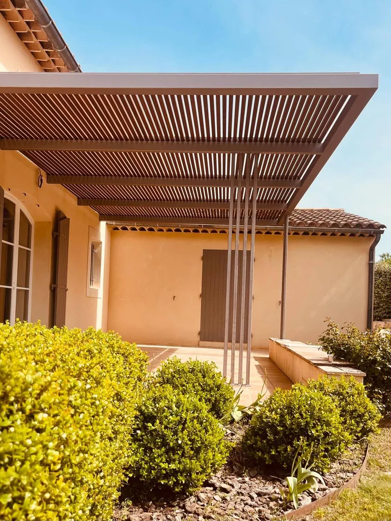 fabrication installation pergola sur mesure en acier nimes