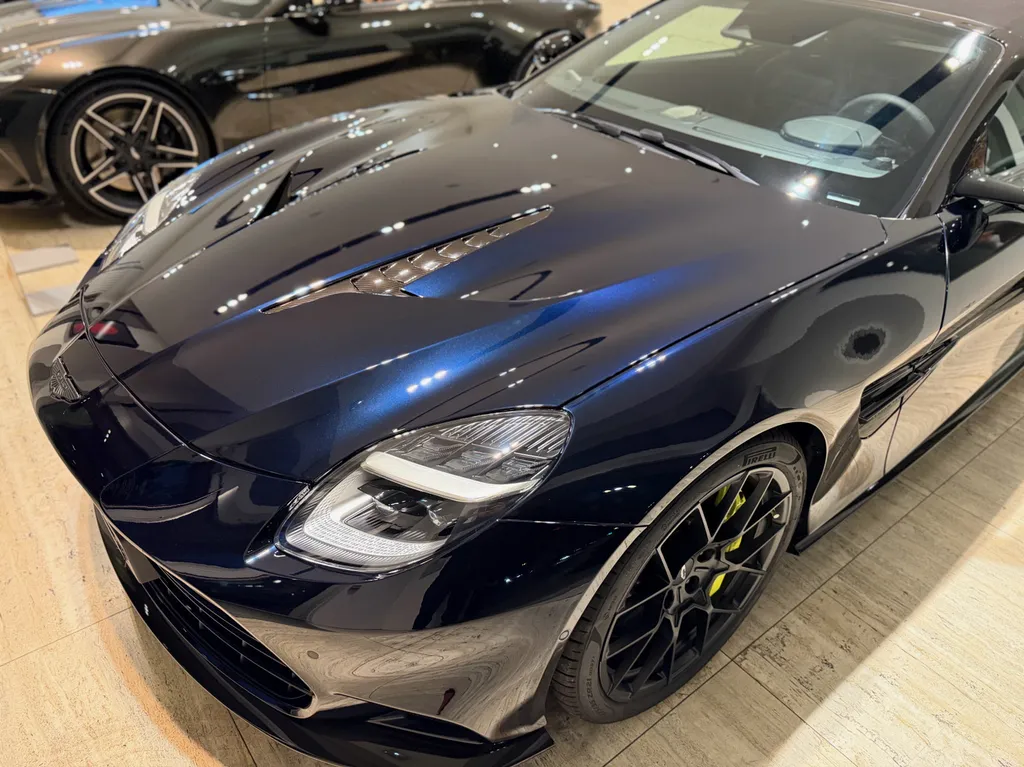 Aston Martin Vanquish Volante Pose de film PPF haut de gamme à Lyon Proche Tassin la demi lune 