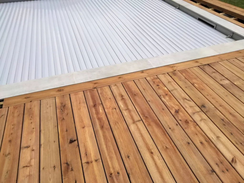 Fabrication et pose d'une terrasse bois en Pin avec fixations invisibles au Teich 33