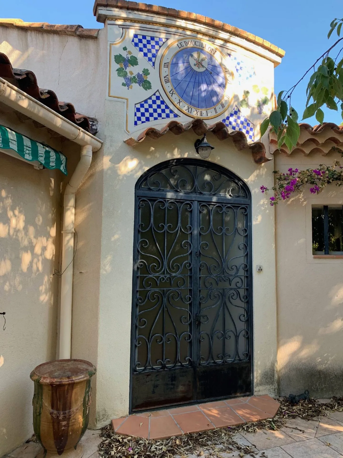 A vendre propriété Cassis datant du 17ème siècle et édifiée sur plus de 3 hectares de terrain au calme et entourée de vignes 