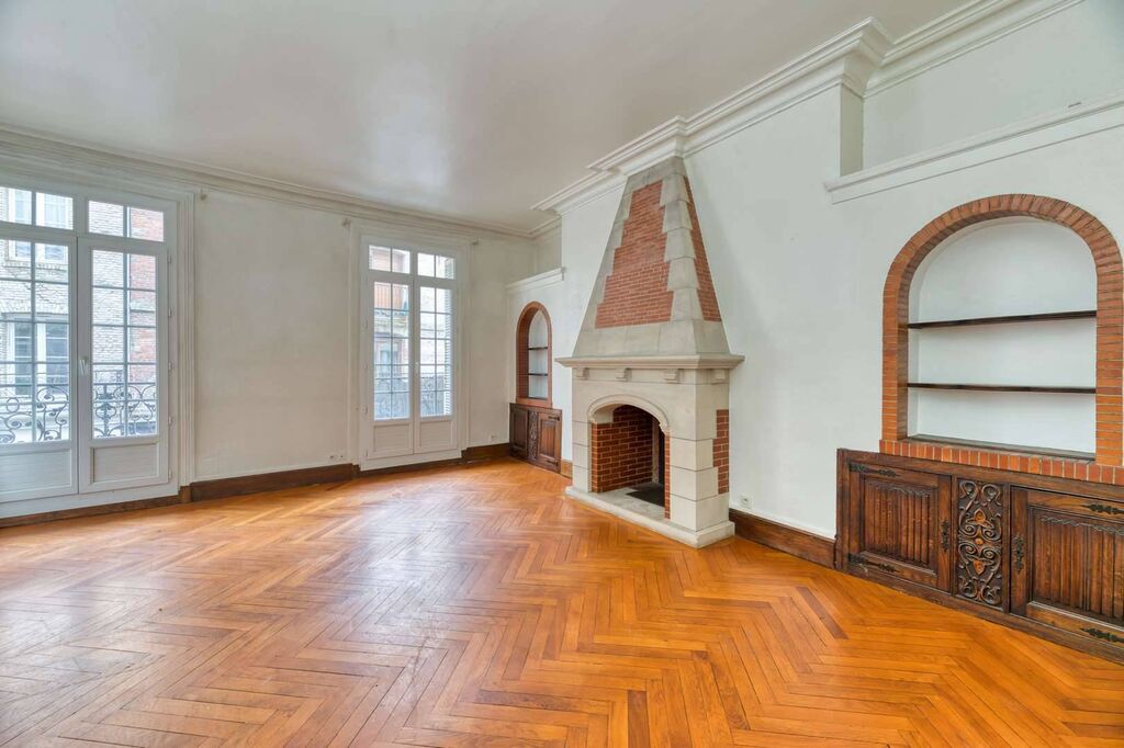 A vendre grand Duplex au style haussmannien