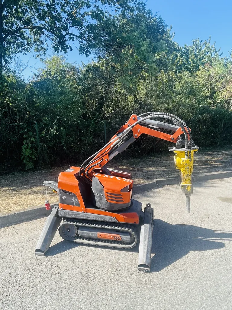 Location d'un robot de démolition 600kg Husqvarna à Lyon