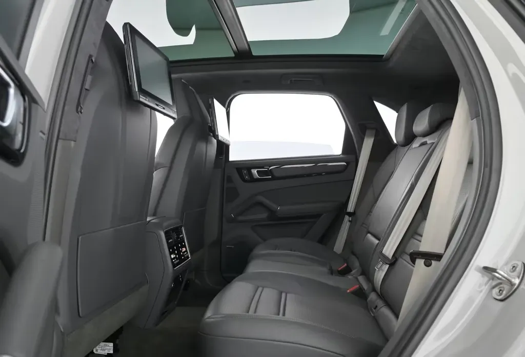 Vendu Porsche Cayenne Hybride Platinium Edition 2023 – 40 400 km – 462 ch – Full options