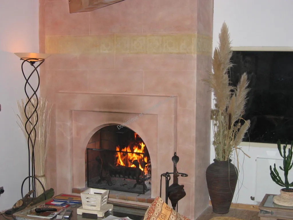 Cheminée type oriental réalisée en pierre d'Estaillades