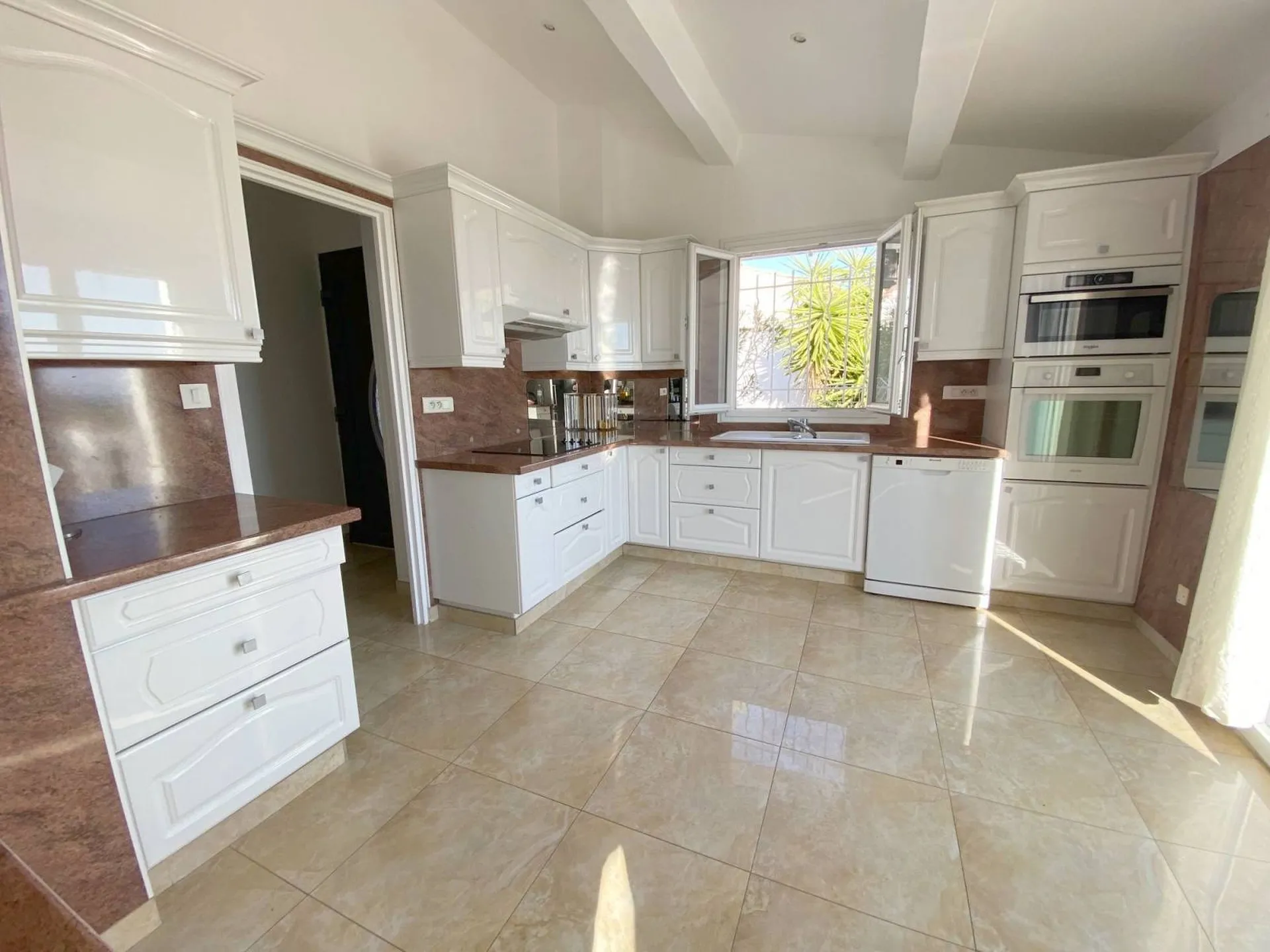 villa à vendre sur Carnoux piscine et ascenseur