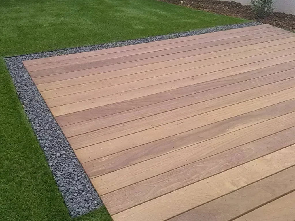 Gazon artificiel pas japonais amenagement de jardin La Fare les Oliviers
