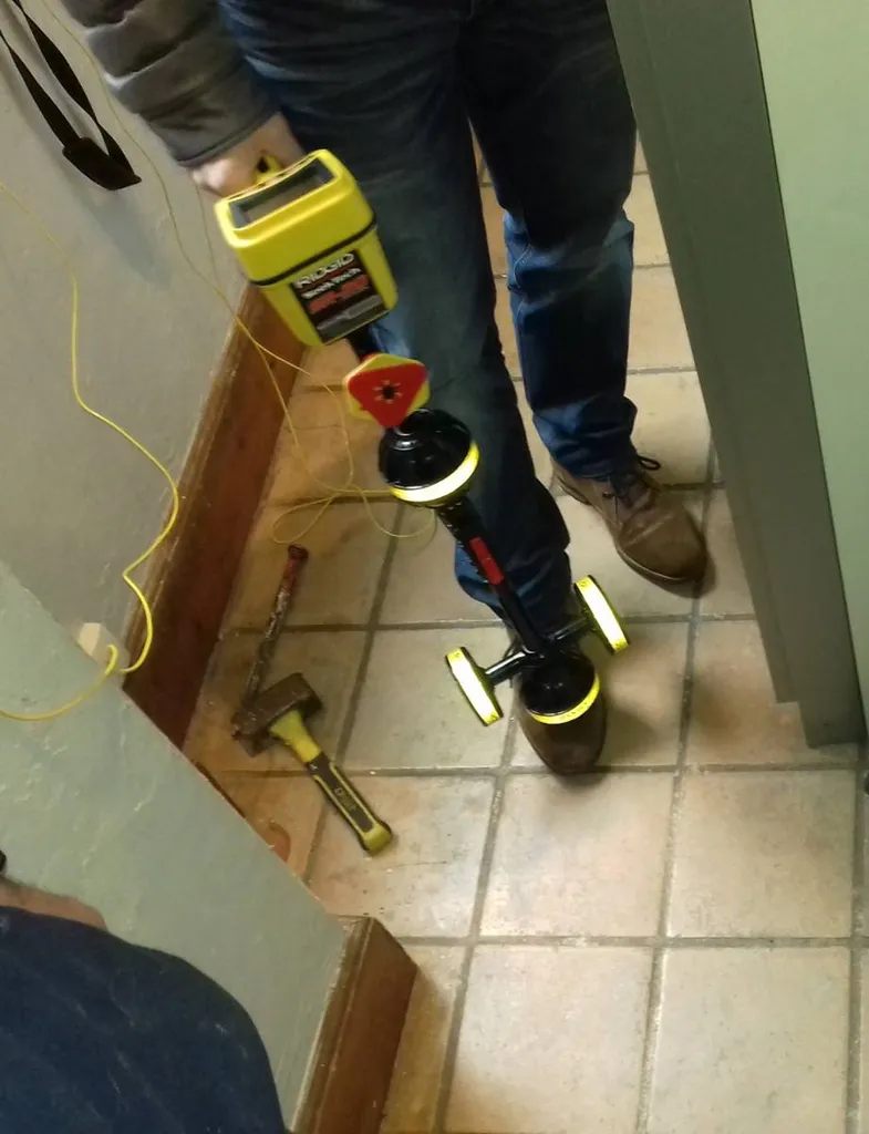 traçage de canalisation encastrée dans la dalle