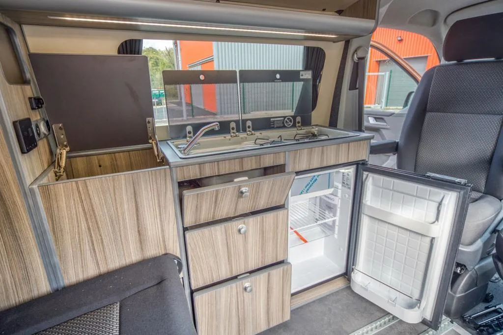 Aménagement de van intérieur VW T6 Court à Grenoble : transformation van compact en Isère