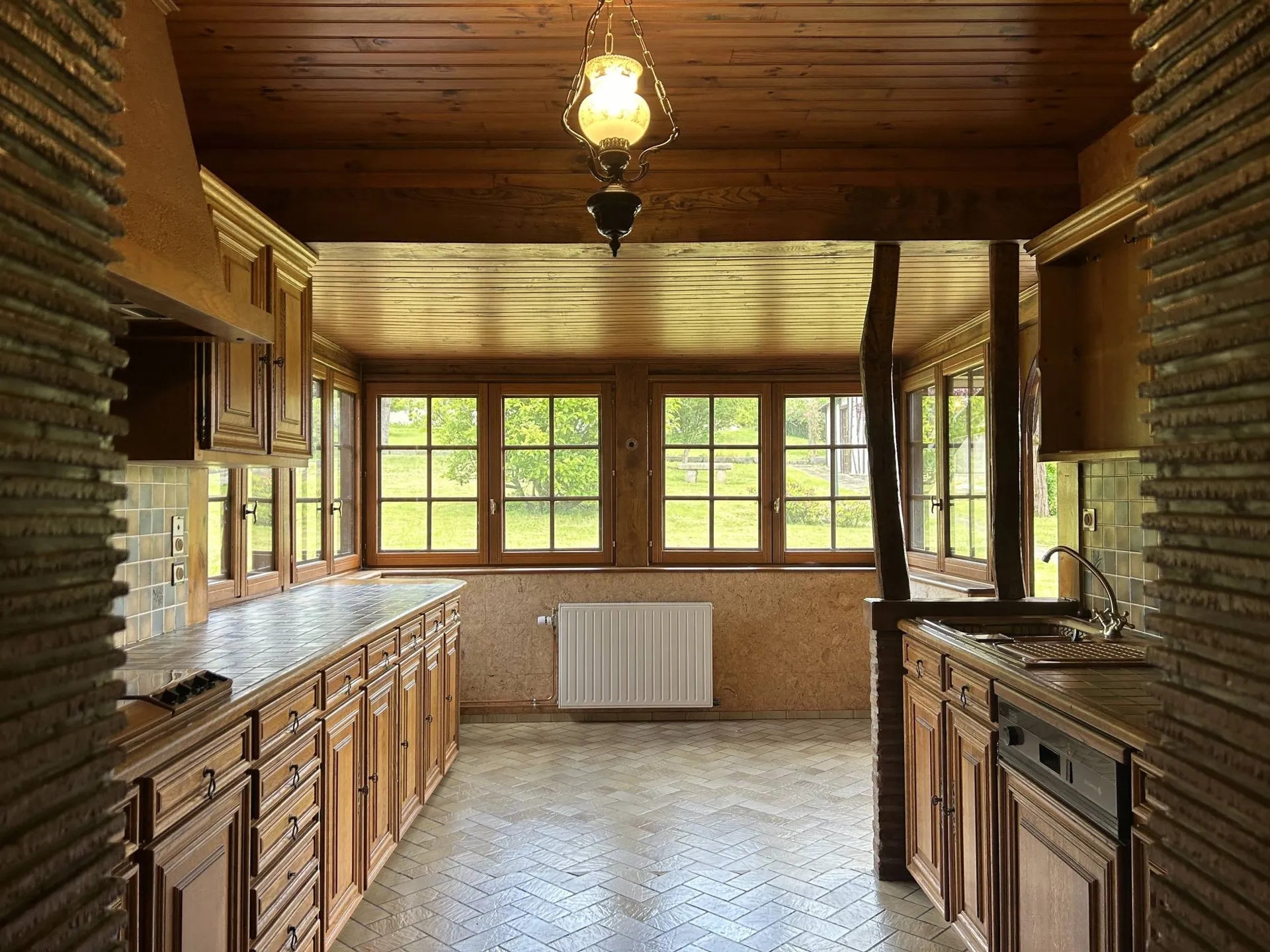 Charmante Maison à Colombages de 130m² avec Terrain Plat de 1921m², en Normandie.