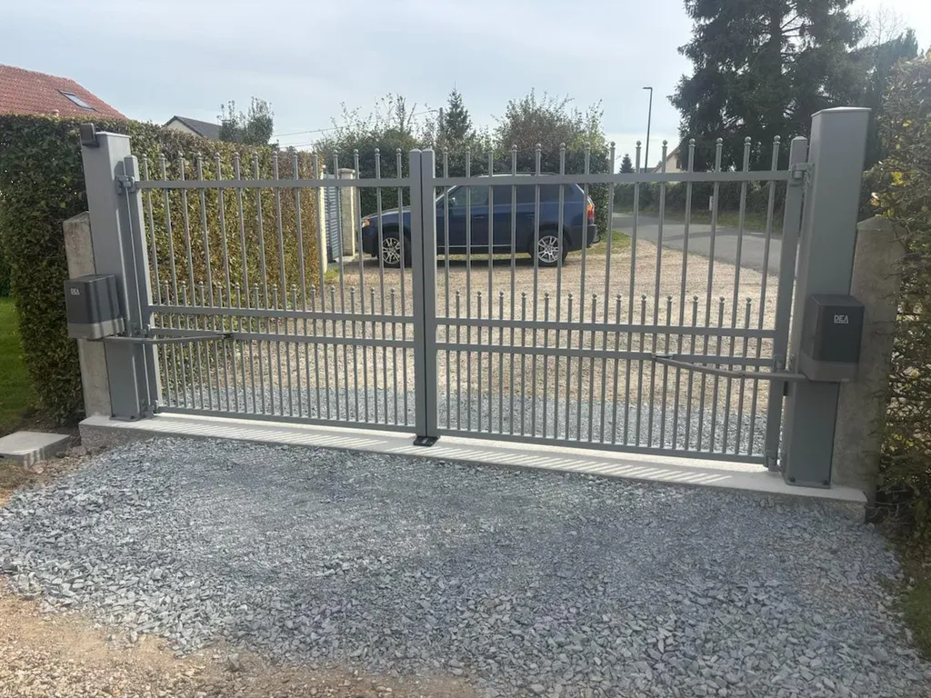Installation de Portail Aluminium Battant Motorisé, un Modèle Sur-Mesure Design à Rouen en Seine-Maritime 76 et Sotteville-lès-Rouen