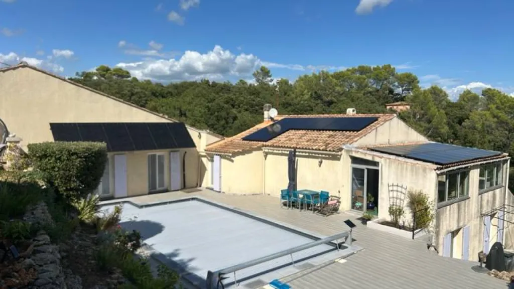 Pose de 14 panneaux solaires Dlegc avec batterie virtuelle Mylight