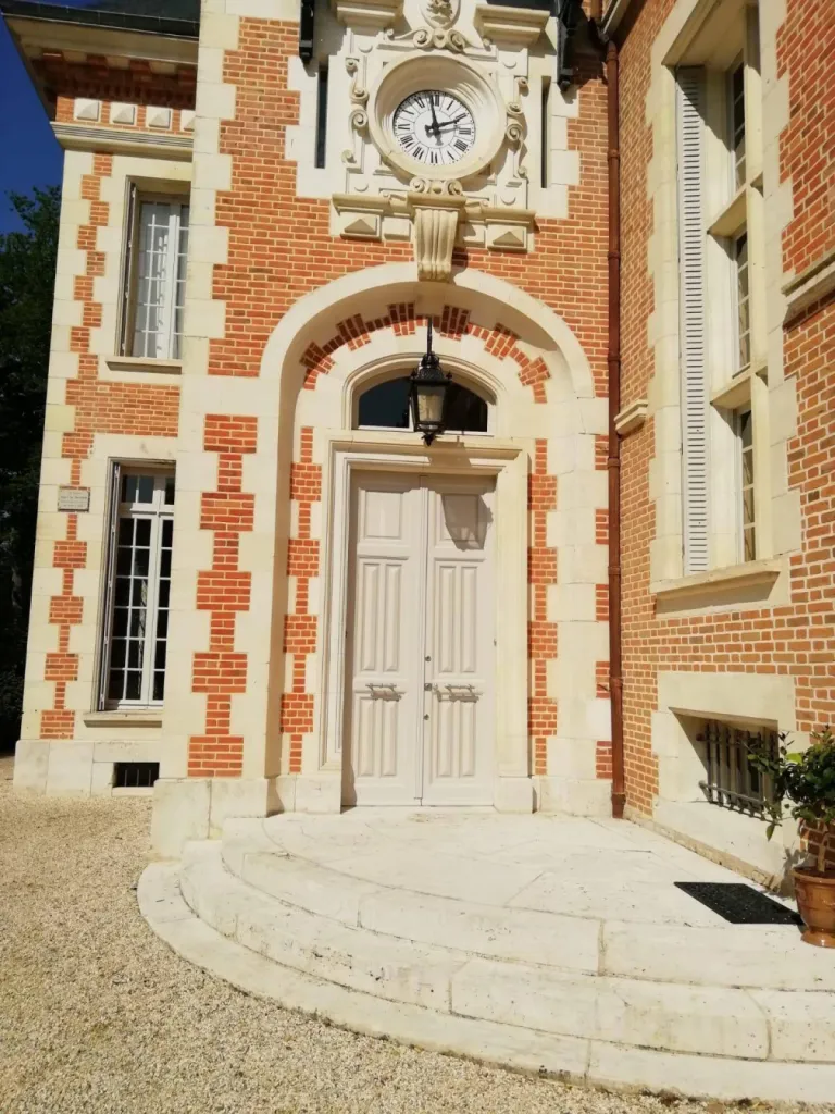 LAQUE A L'EAU DE TERRE DU MONDE SUR PORTE EN BOIS EN SOLOGNE