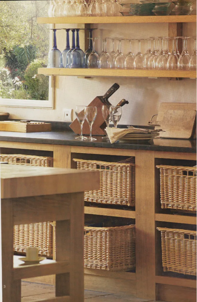  Chambre d'hôtes Le Lavandin à Pernes les Fontaine, restaurée par Sacha Houant. 