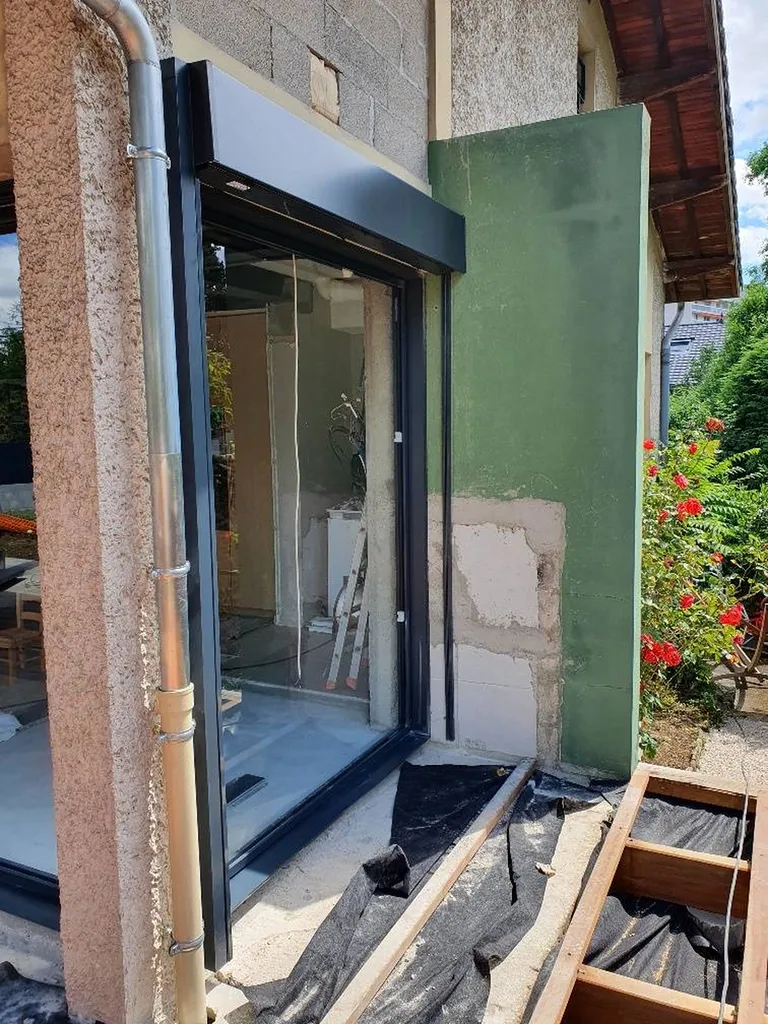 pose de fenêtre alu ral 7016 avec volet caisson en rénovation à Lyon 5eme